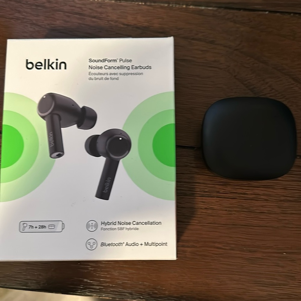 Belkin Soundform Pulse Noise Cancelling Earbuds Preowned